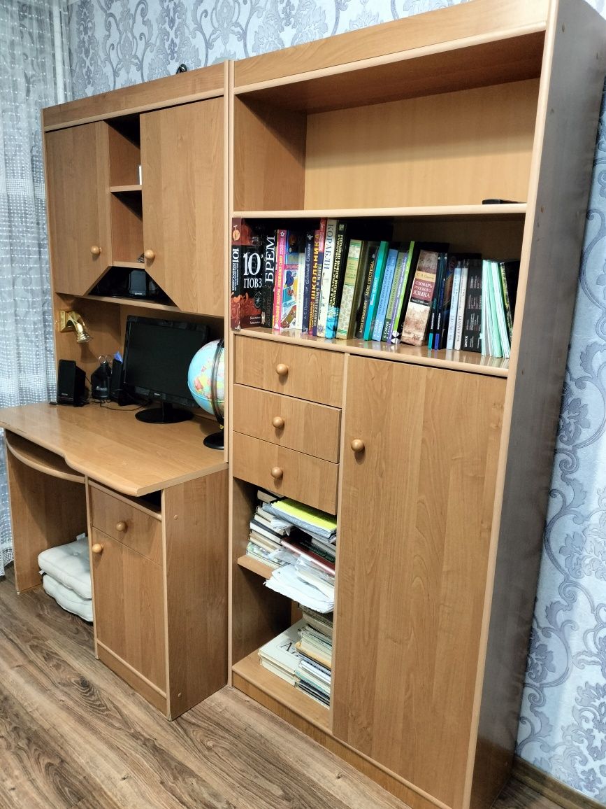 Шкафы и стол для детей и подростков