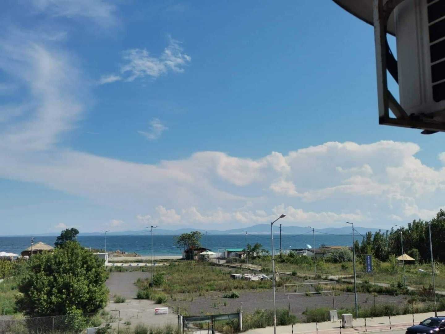 Тристаен апартамент с фронтална гледка към морето в Поморие!