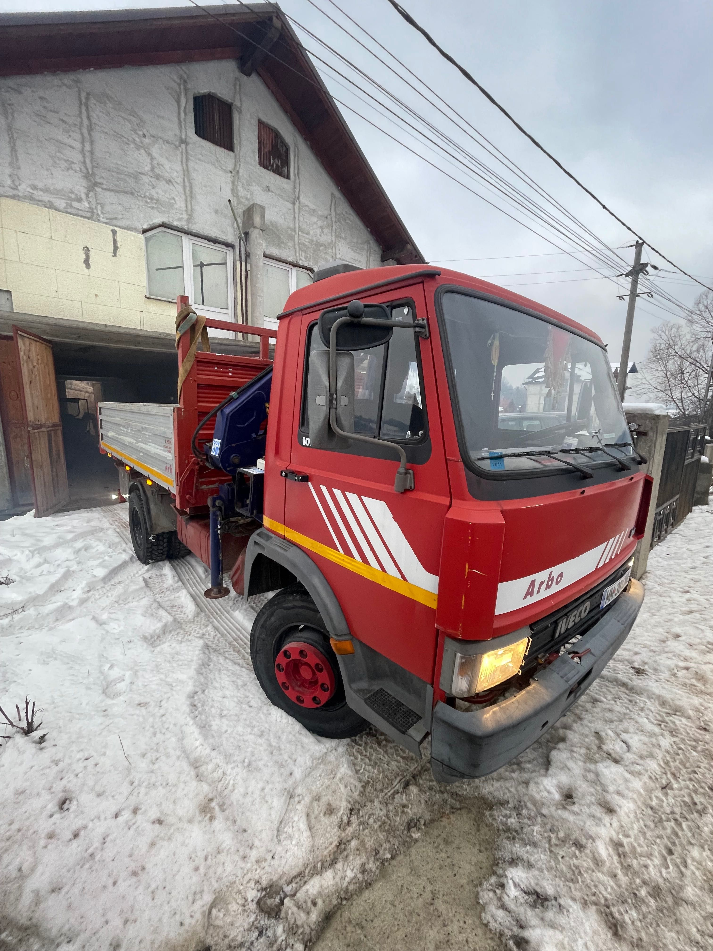 Vând Iveco basculabil cu macara .