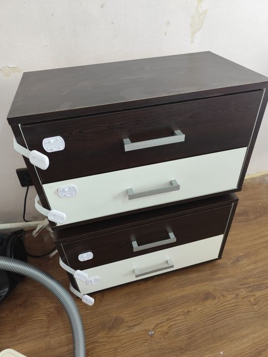 Две нощни шкафчета