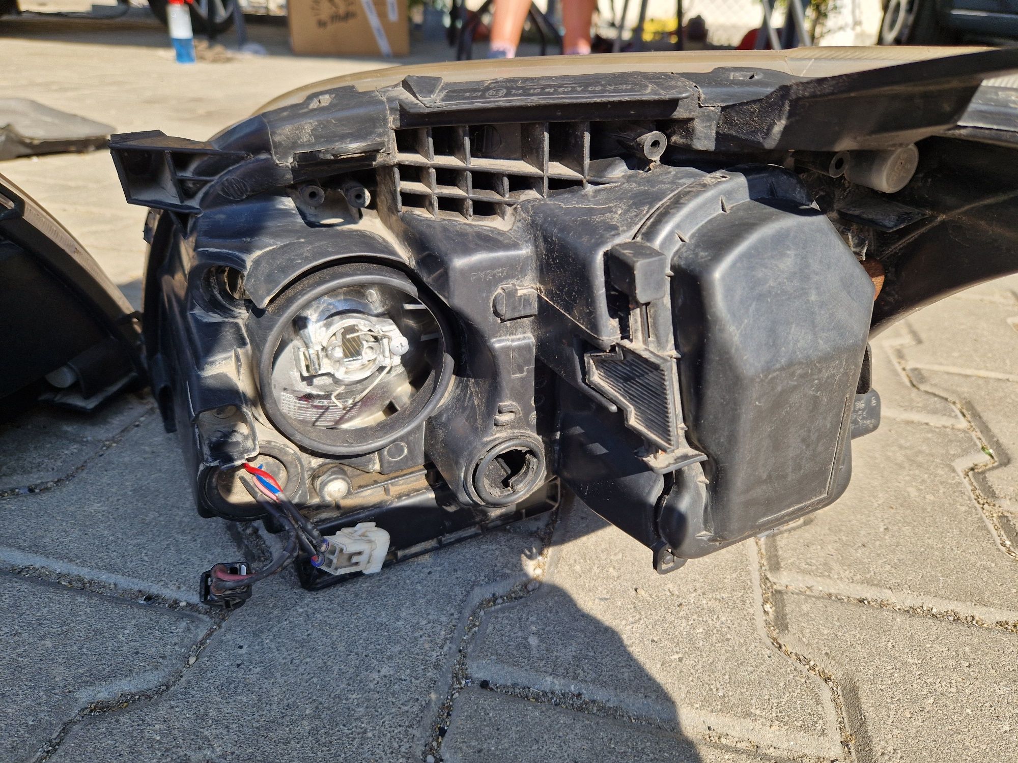 Фарове Toyota Avensis T25 / Тойота Авенсис Т25