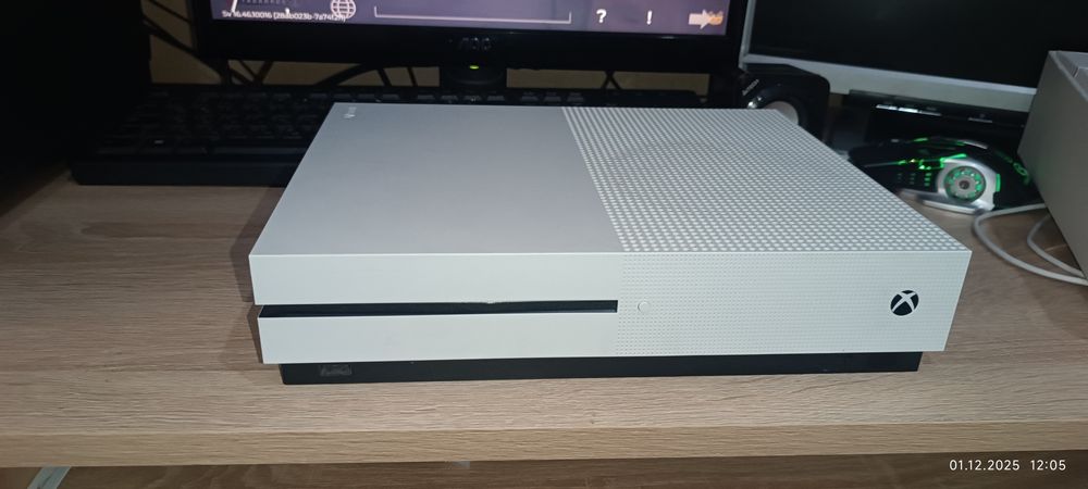 Продам Xbox One s писать на WhatsApp звонить не надо
