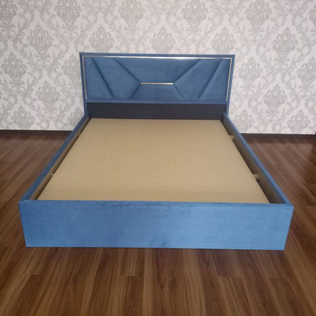 Xaytek spalniy divan, Razmeri 210 x 170 sm. 100% mdf.