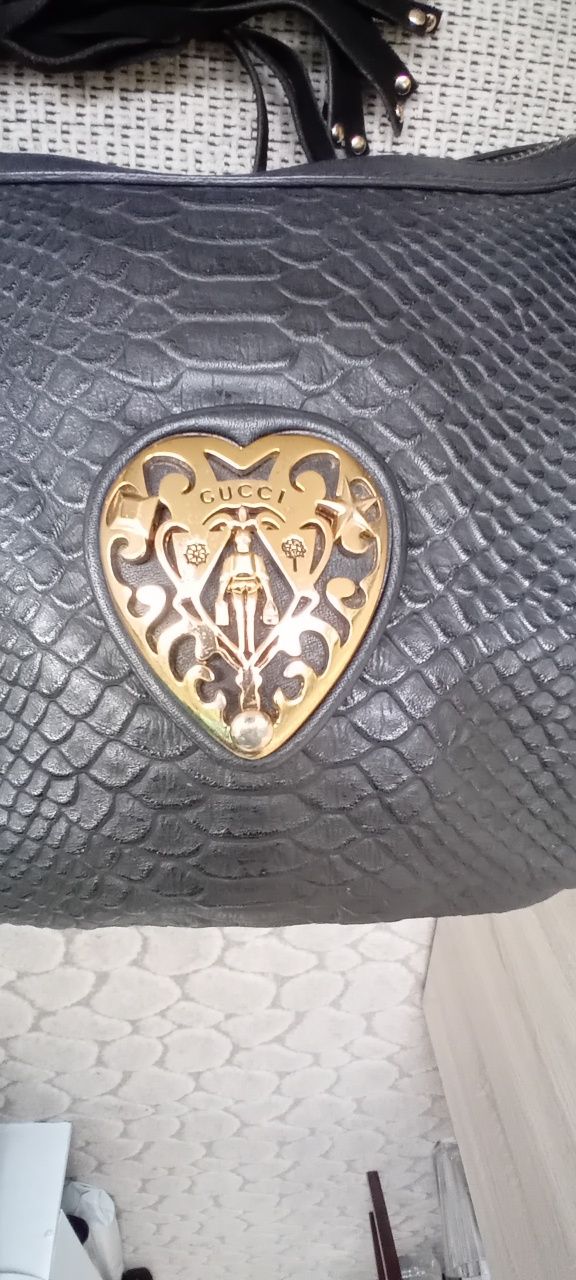 Продавам чанта Gucci