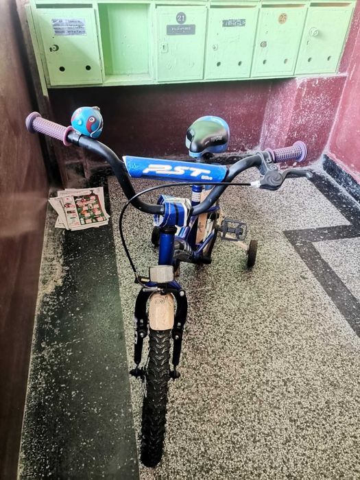 Детско колело с помощни колелета