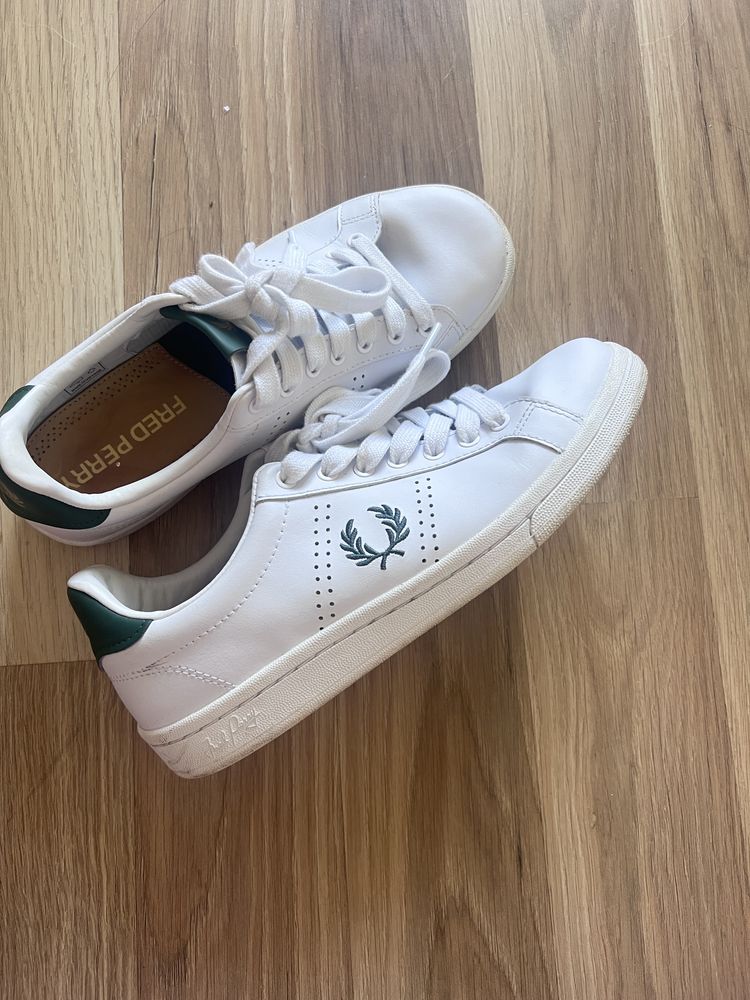 Куцове на Fred Perry