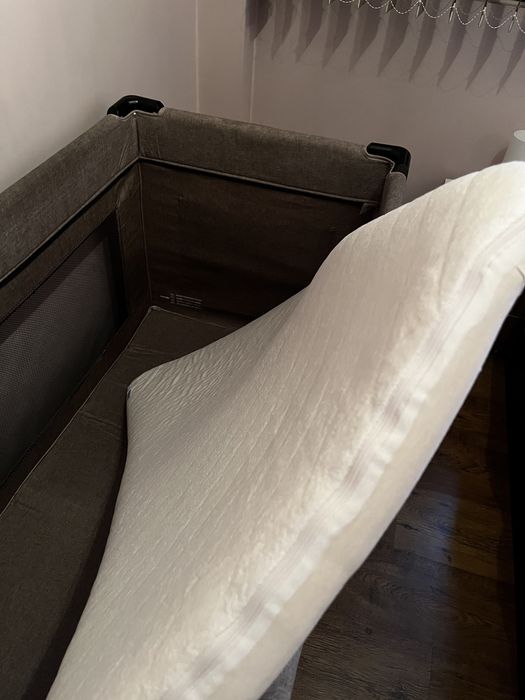 Бебешка кошара CANGAROO на 2 нива HUG ONE TOUCH+ матрак мемори пяна