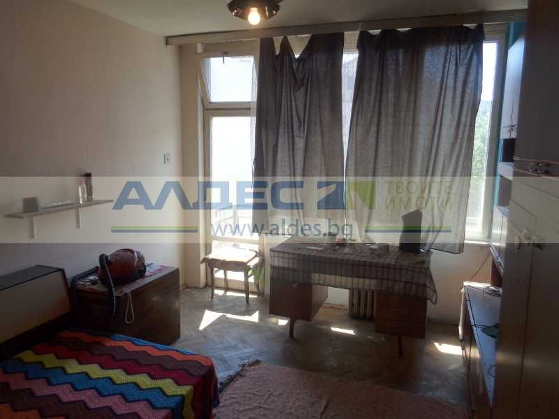 Дава се под наем Тристаен апартамент в София, Център - 104 кв.м за 459 € - Снимка #2