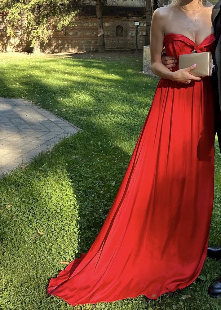 Rochie rosie lunga de seara