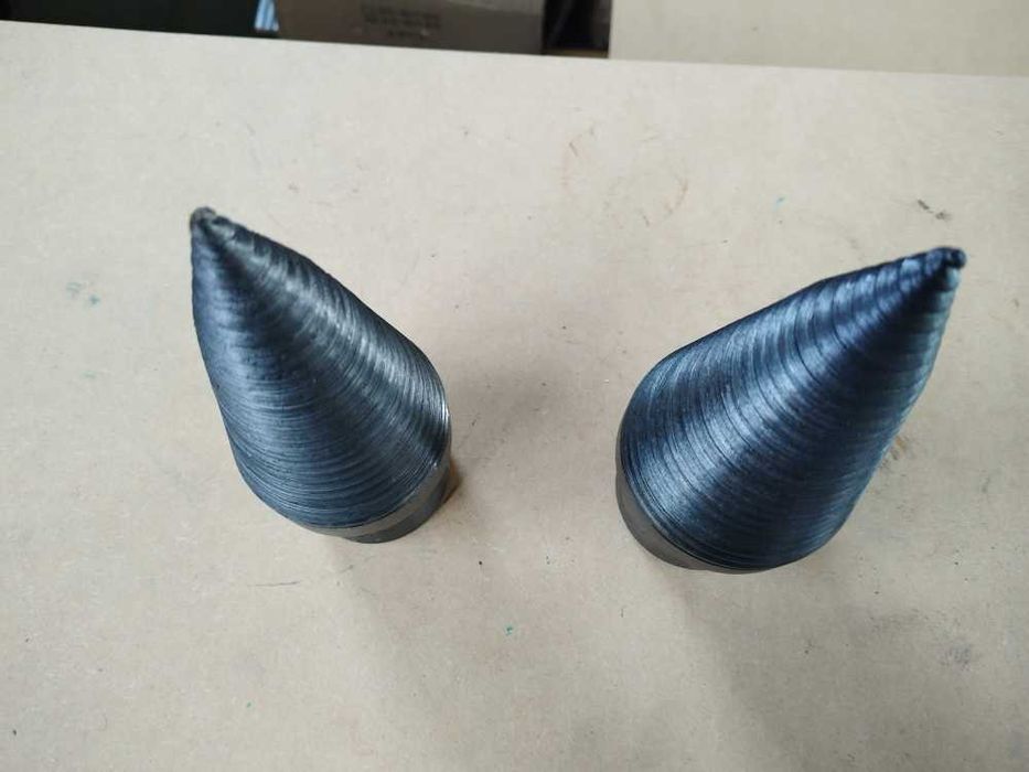 Ax cu con pentru despicat lemne circular