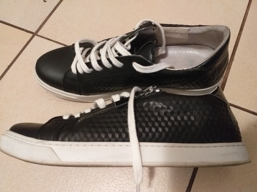 Pantofi piele de culoare neagră