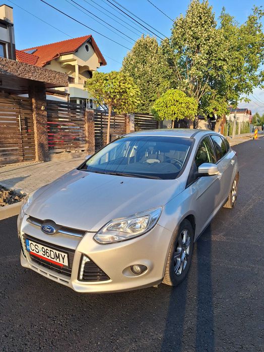Ford Focus 3 hatchback 1.6 TDCI - ambreiaj + distributie făcute
