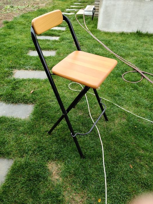 Scaune tip bar,2 fixe,2 pliabile, in stare buna 50 lei bucata, 200 tot