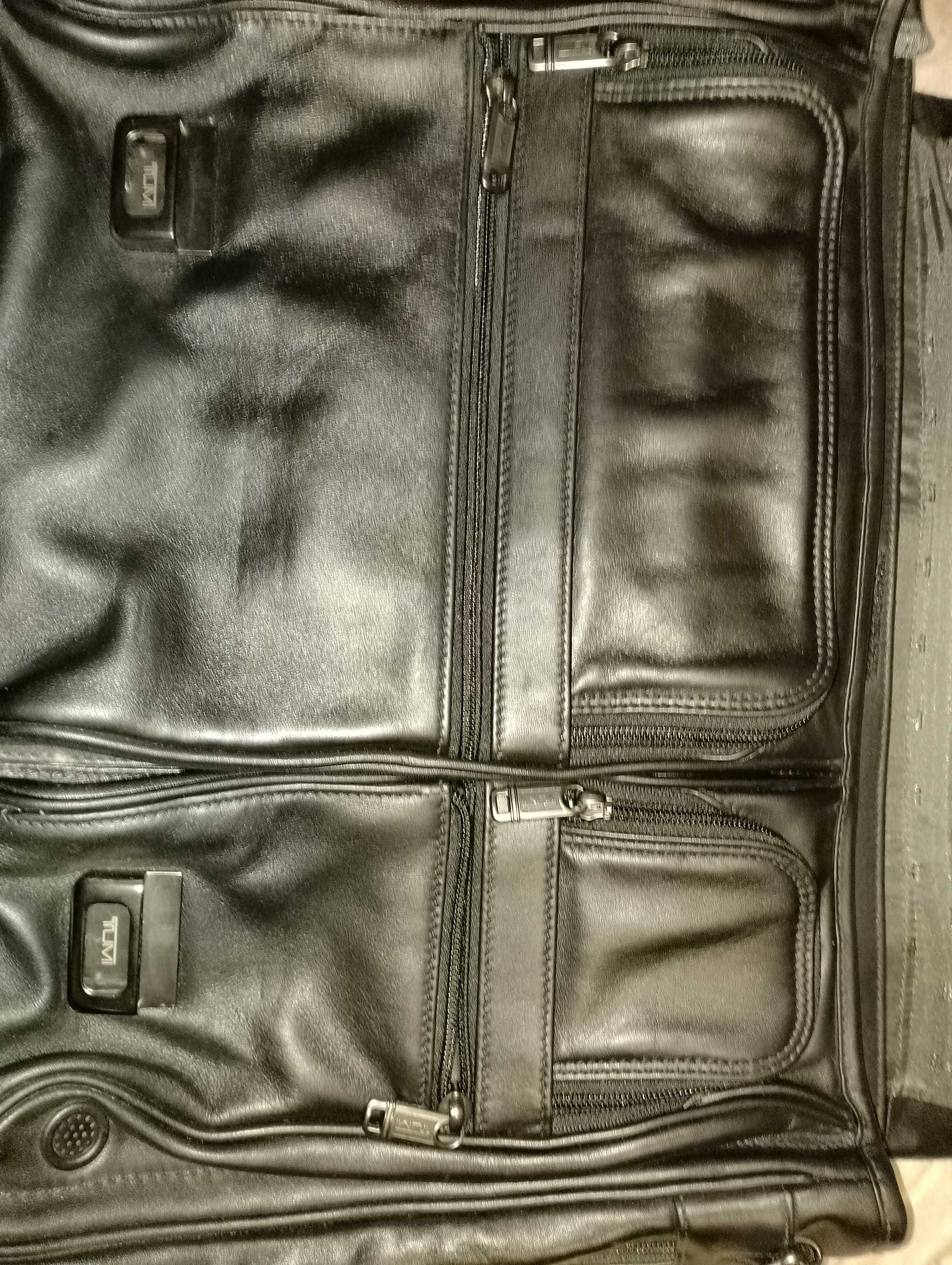 Бизнес лаптоп чанта TUMI, естествена кожа