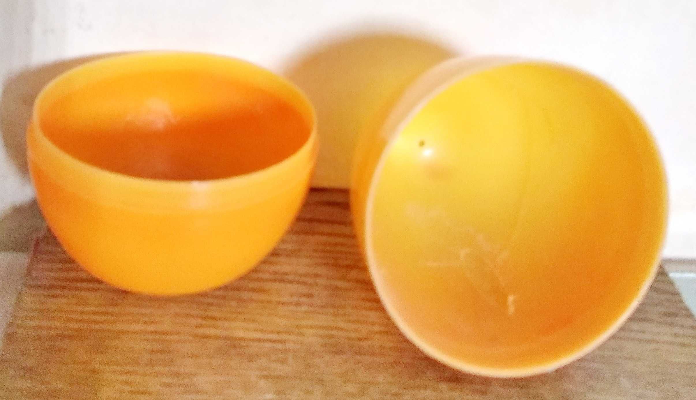 Пластмассовое яйцо игрушка, цена дана за одну штуку