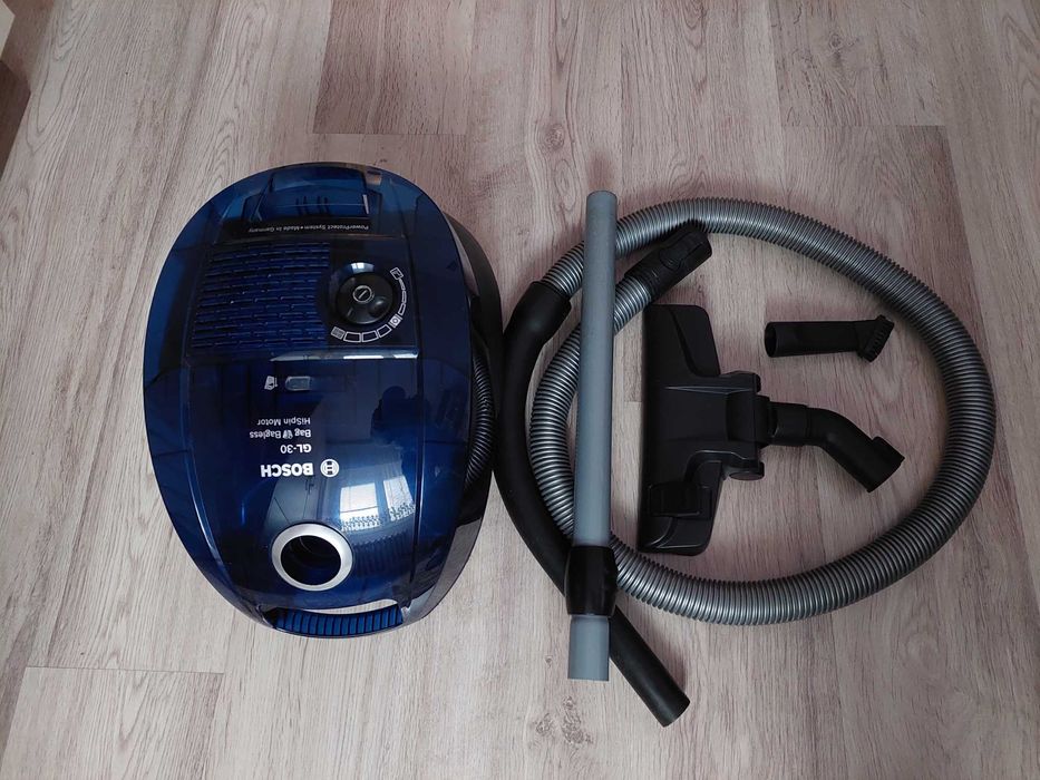 Aspirat Siemens 1500 wati cu sac si cutie ca nou.