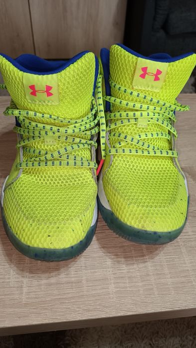 Adidași Under Armour