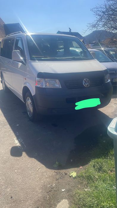 Vand wv t5 8+1 sau schimb cu nissan navara d40