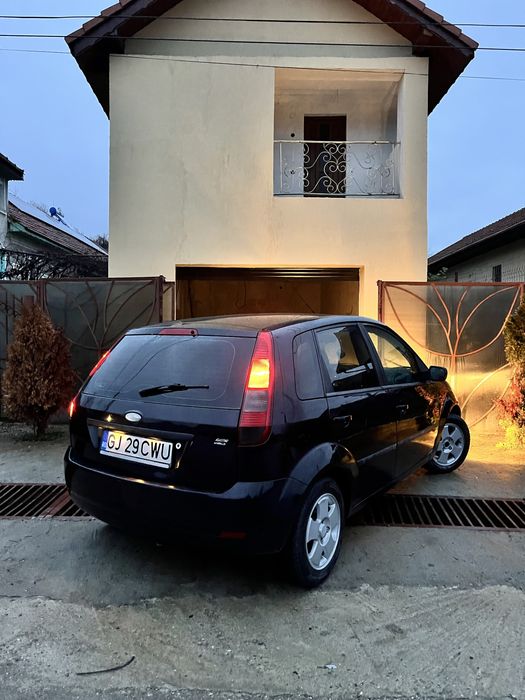 Masina de naveta Ford Fiesta 2005