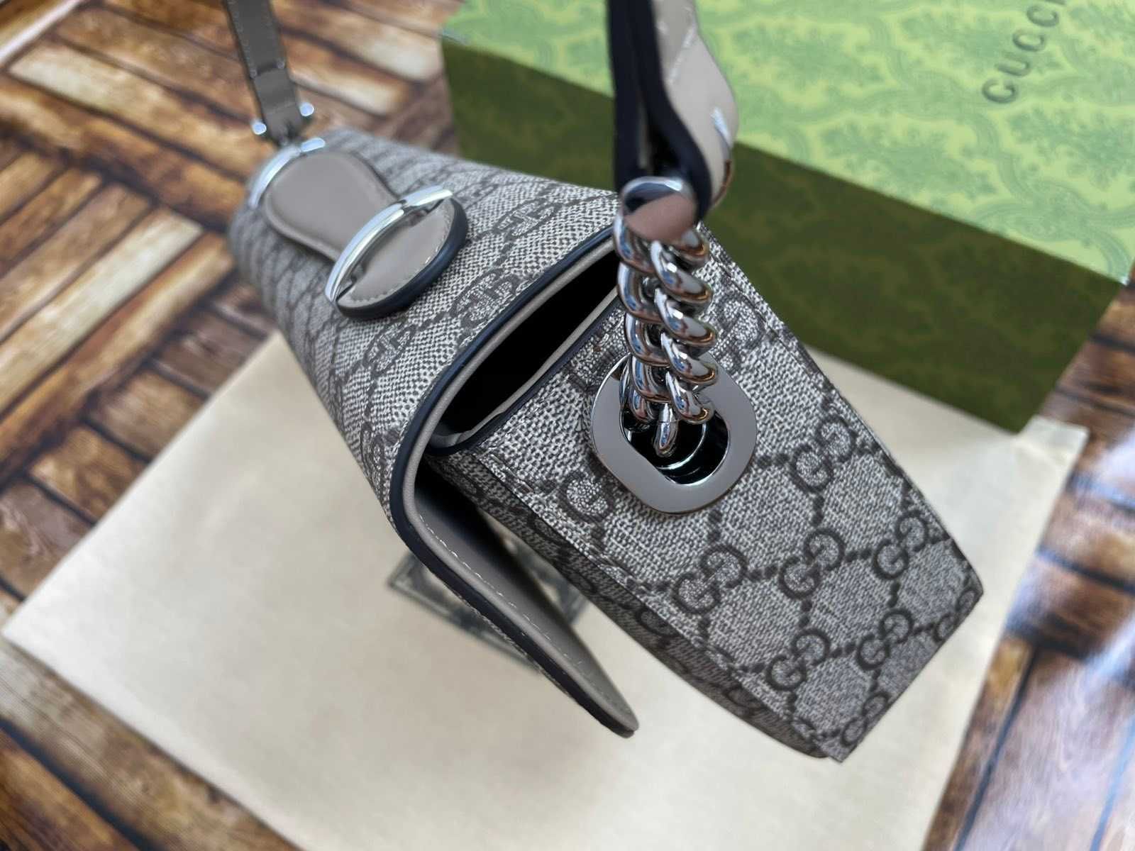 Оригинална Чанта Gucci Бежов GG Канвас Petite Гучи Сребристо GG лого