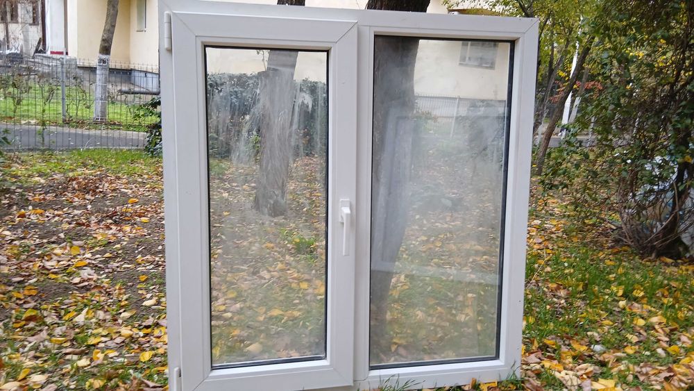Vand geam termopan PVC in stare foarte buna!!!