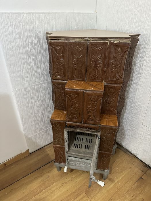 Soba teracota pe colt