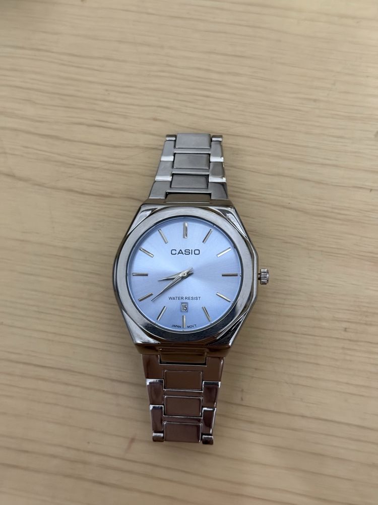 Продаю Часы Casio в редком цвете