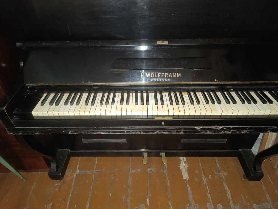 Продается немецкое фортепиано.