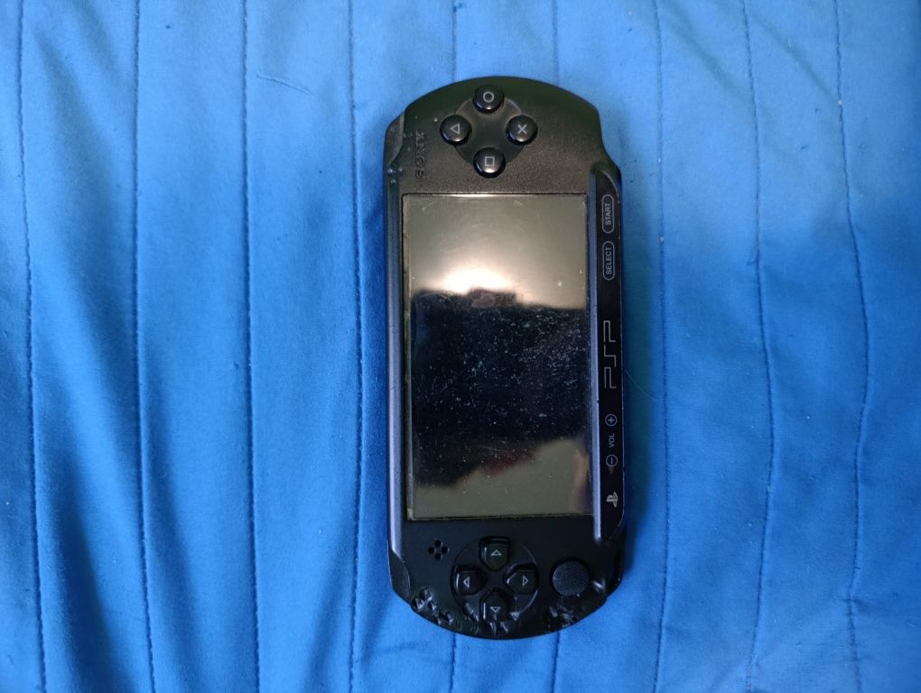 PSP-E1004 конзола