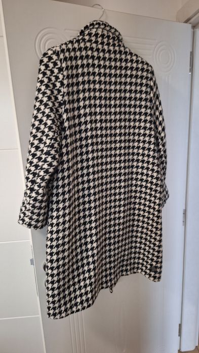 Палто с пухкави джобове