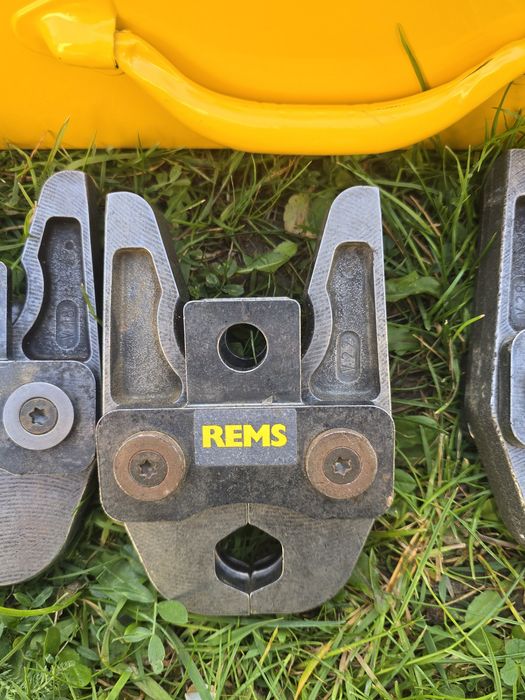 REMS R220 Presa pentru sertizat cu acumulatori