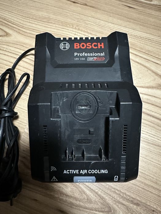 Bosch GAL 18V-160 16Ah зарядно
