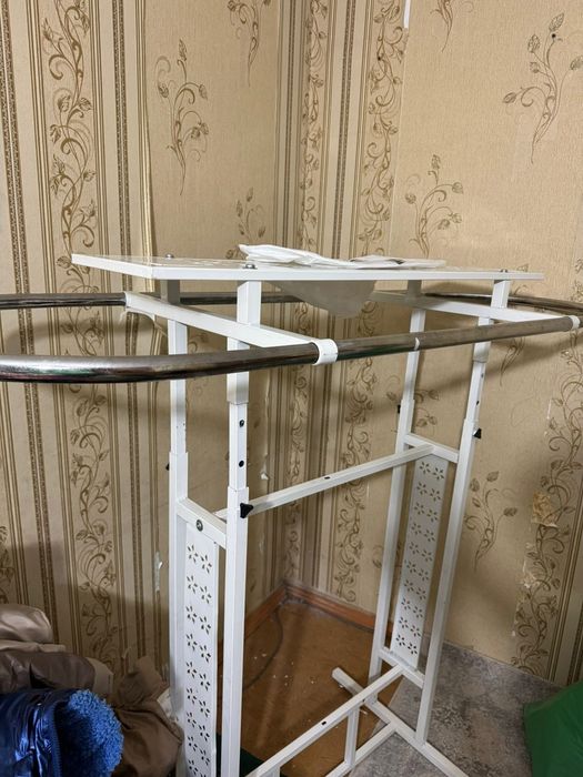 Вешалка в отличном состоянии