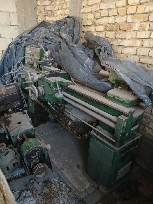 Токарный 3 та станок  сотилади