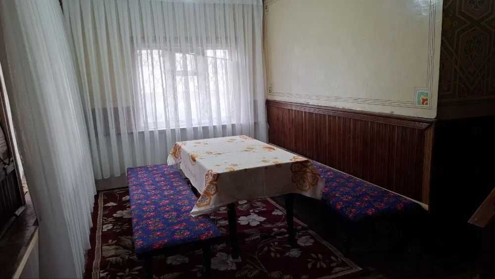 Срочно сдается дом 5 остановок от FOOD CITY.Уратачирчикский район.