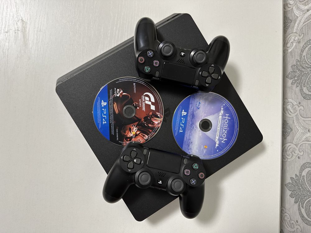 PlayStation 4 Slim