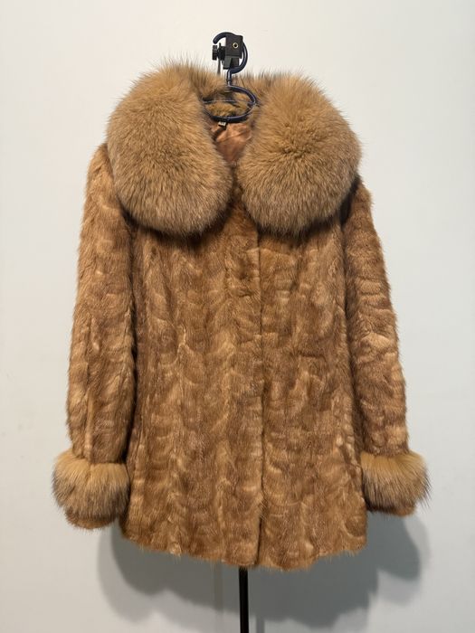 Haina de blana naturala Vizon ( Nurca ) cu guler si maneci Vulpe