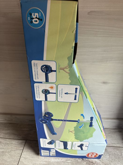 Нов скутер-триколка със светещи силиконови гуми