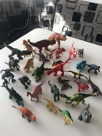 Vand dinozauri figurine de plastic!