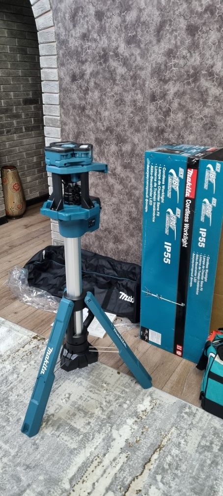 Мачта( фонарь) MAKITA