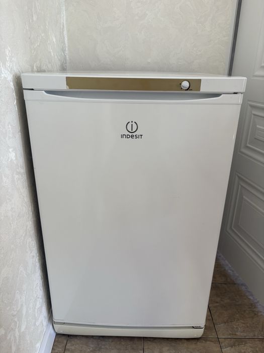 Срочно продается морозильная камера Indesit