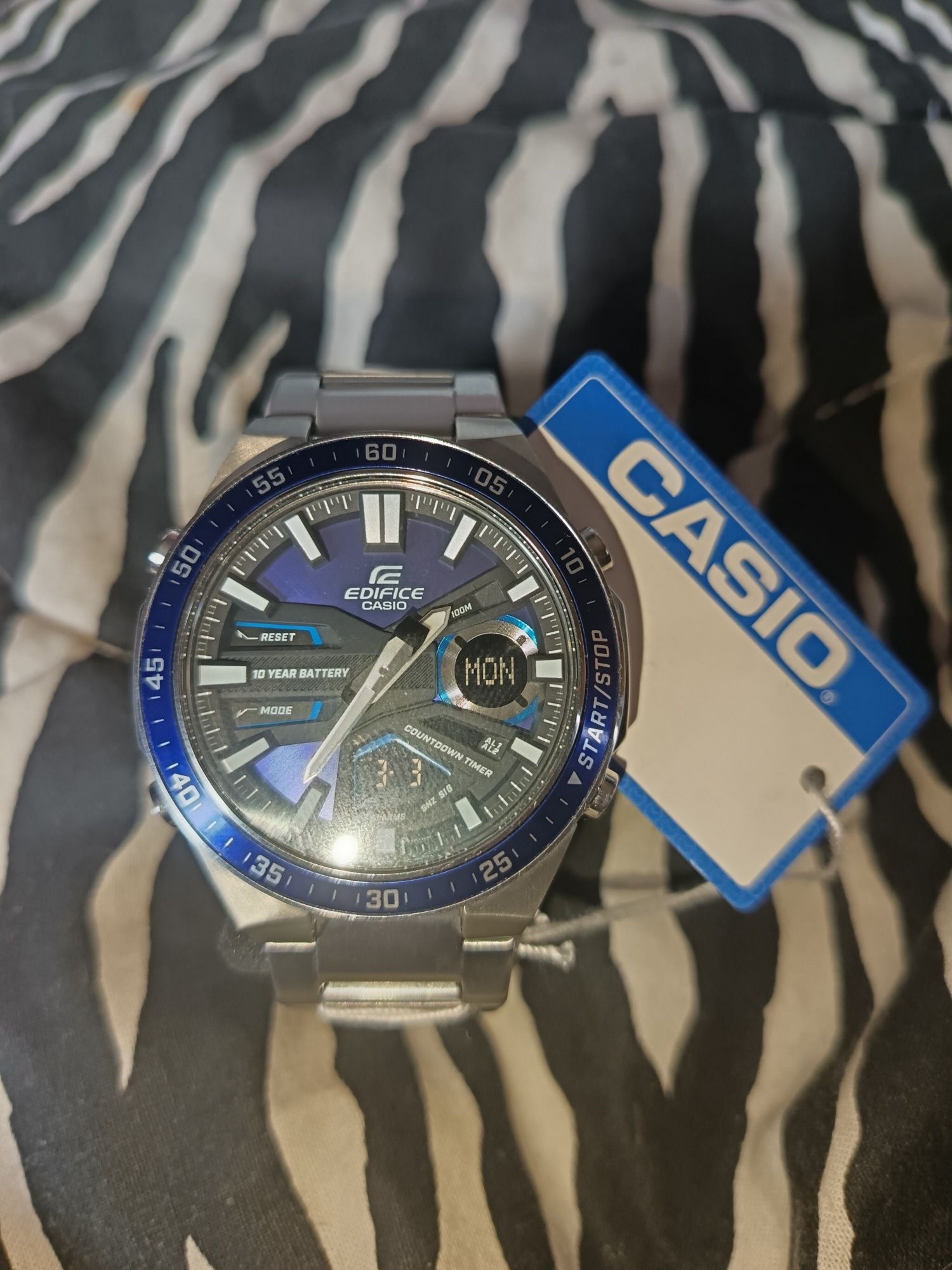 Часовник CASIO Чисто нов