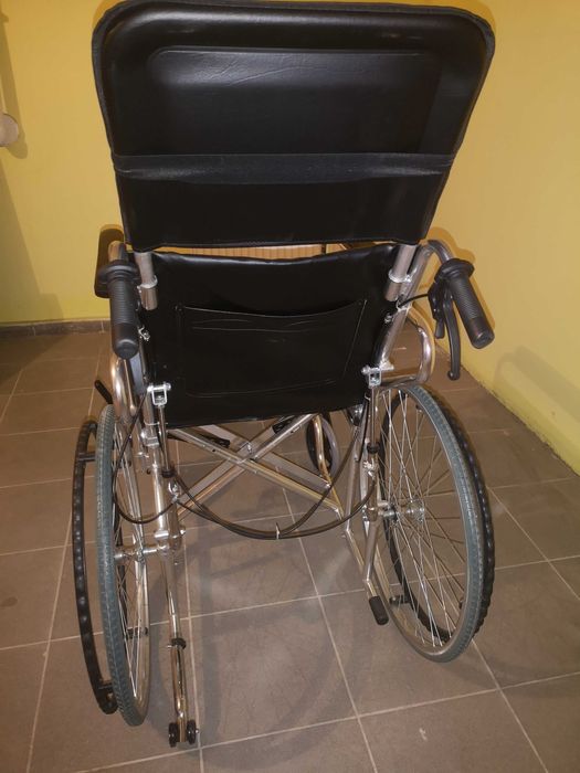 Scaun cu rotile, pliabil, cu vas de toaleta / WC, max. 100kg