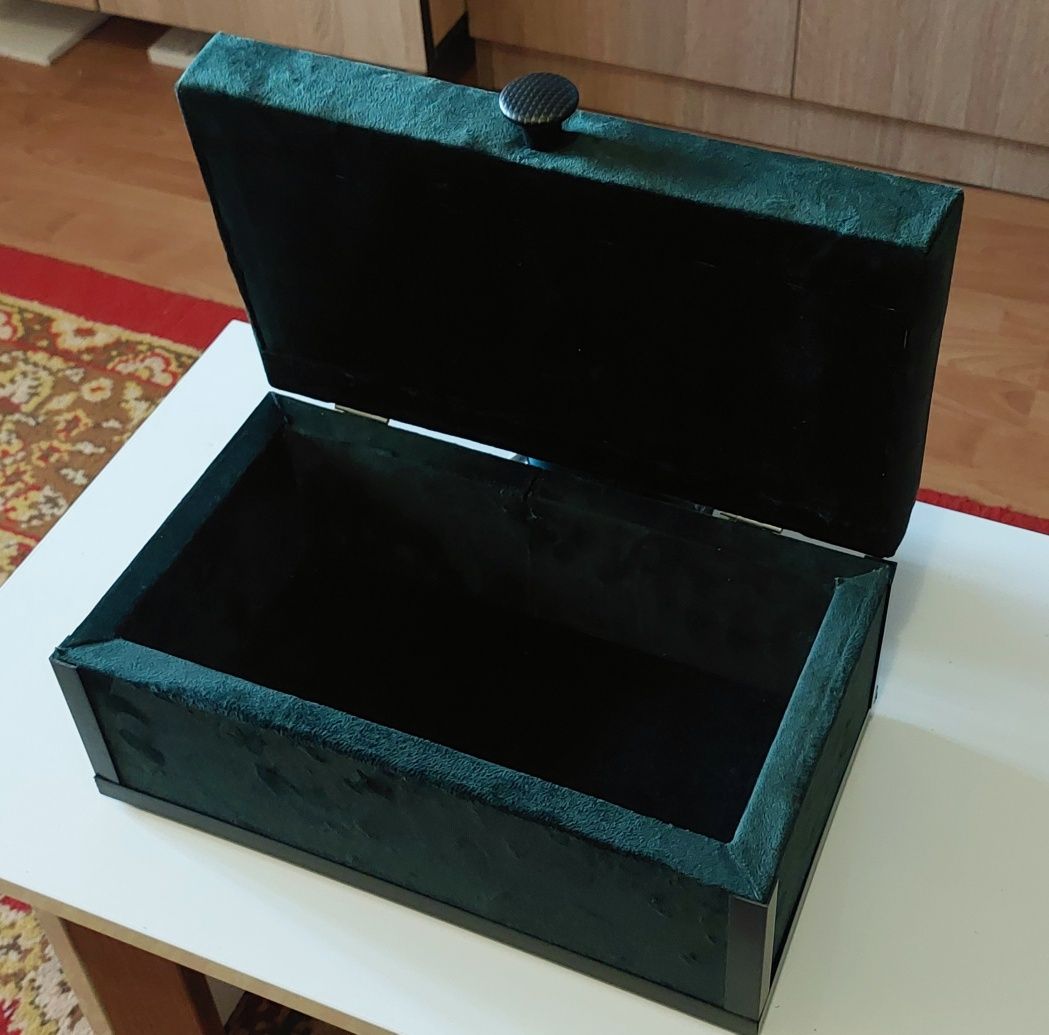 De vanzare cutiute bijuterii