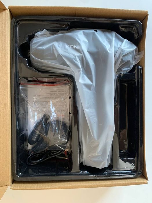 Массажёр .Массажный пистолет Konka с 2 насадками