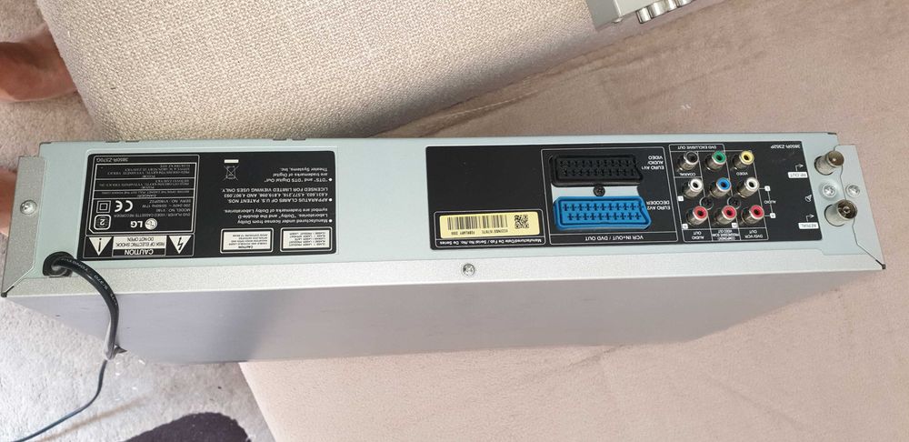 Video casetofon cu dvd LG  !