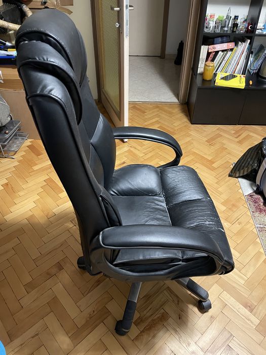 Черен кожен офис стол