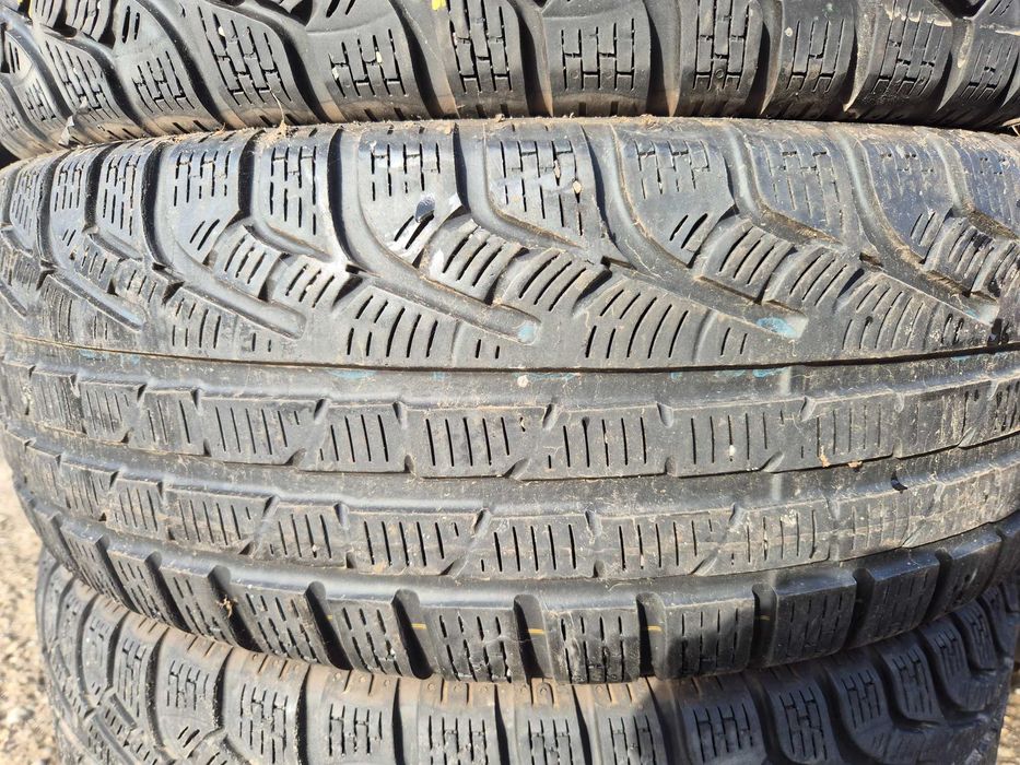 4 Anvelope de IARNA - 215/65/16 - PIRELLI Stare buna DOT Vechi
