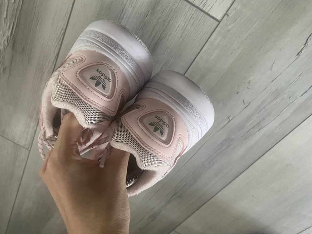 Adidasi adidas roz