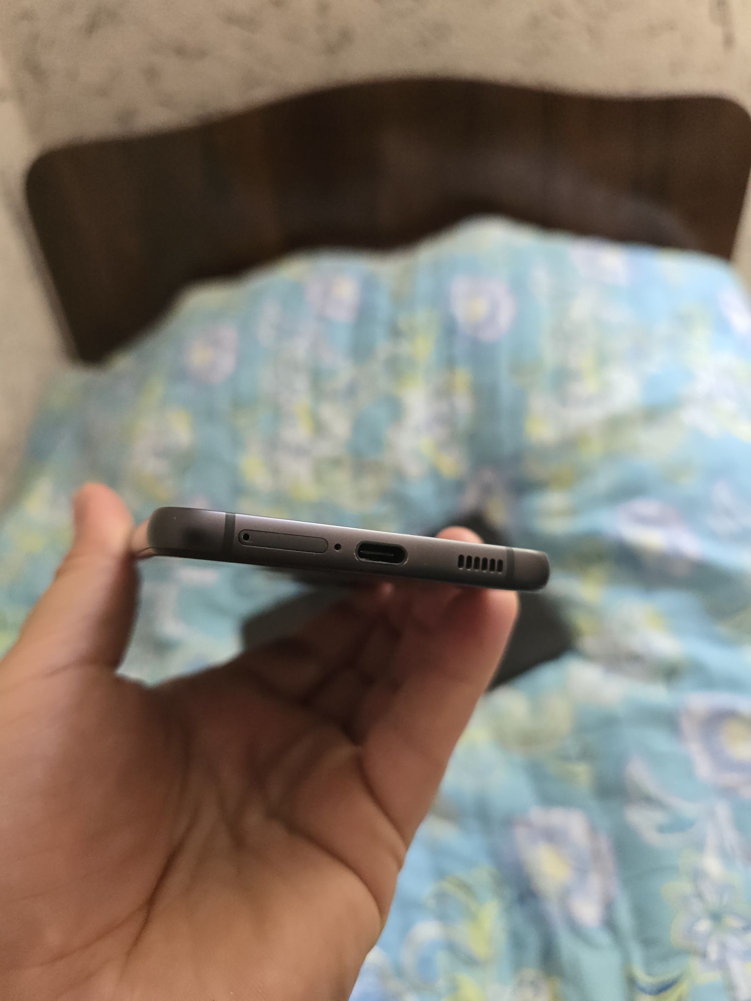 Samsung Galaxy s21 fe sotiladi abi yoq